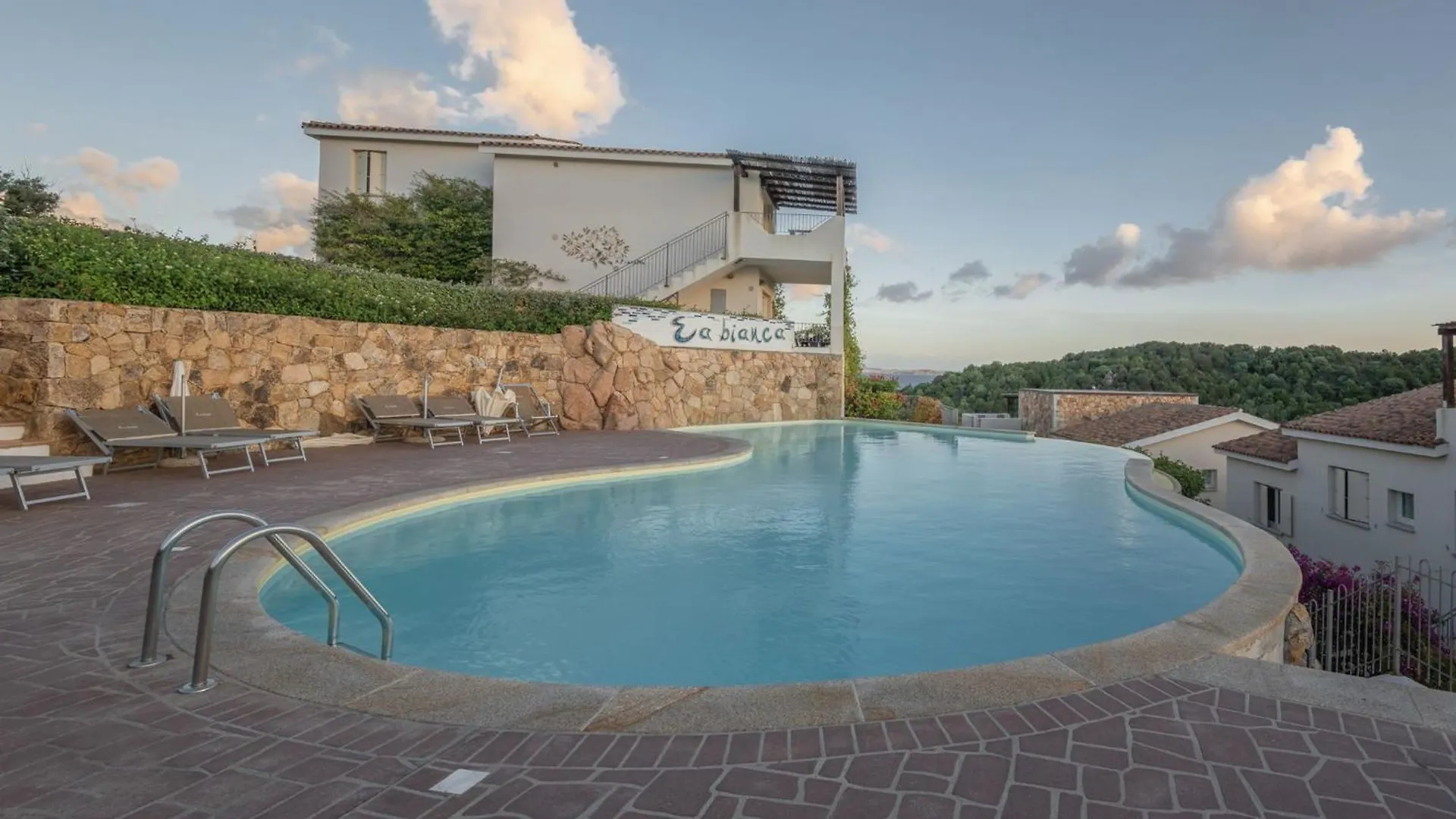 Elegant Residence Ea Bianca 2 Bedroom Sleeps 6 Extra Bed Available Cala Bitta 0*,  Италия
