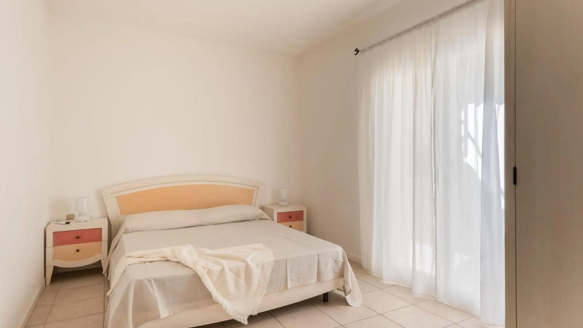 Апартаменты Elegant Residence Ea Bianca 2 Bedroom Sleeps 6 Extra Bed Available Cala Bitta Италия