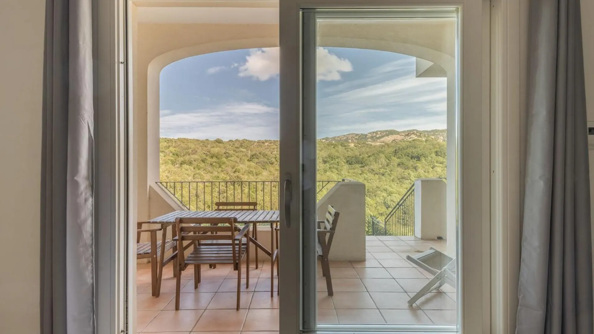 Elegant Residence Ea Bianca 2 Bedroom Sleeps 6 Plus Extra Bed Available Cala Bitta Daire
